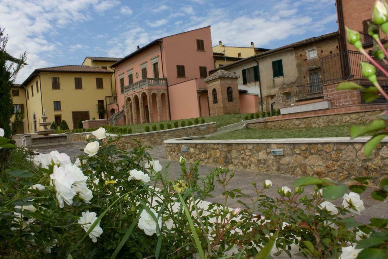 Borgo Di Gramugnana Aparthotel Usigliano Bagian luar foto